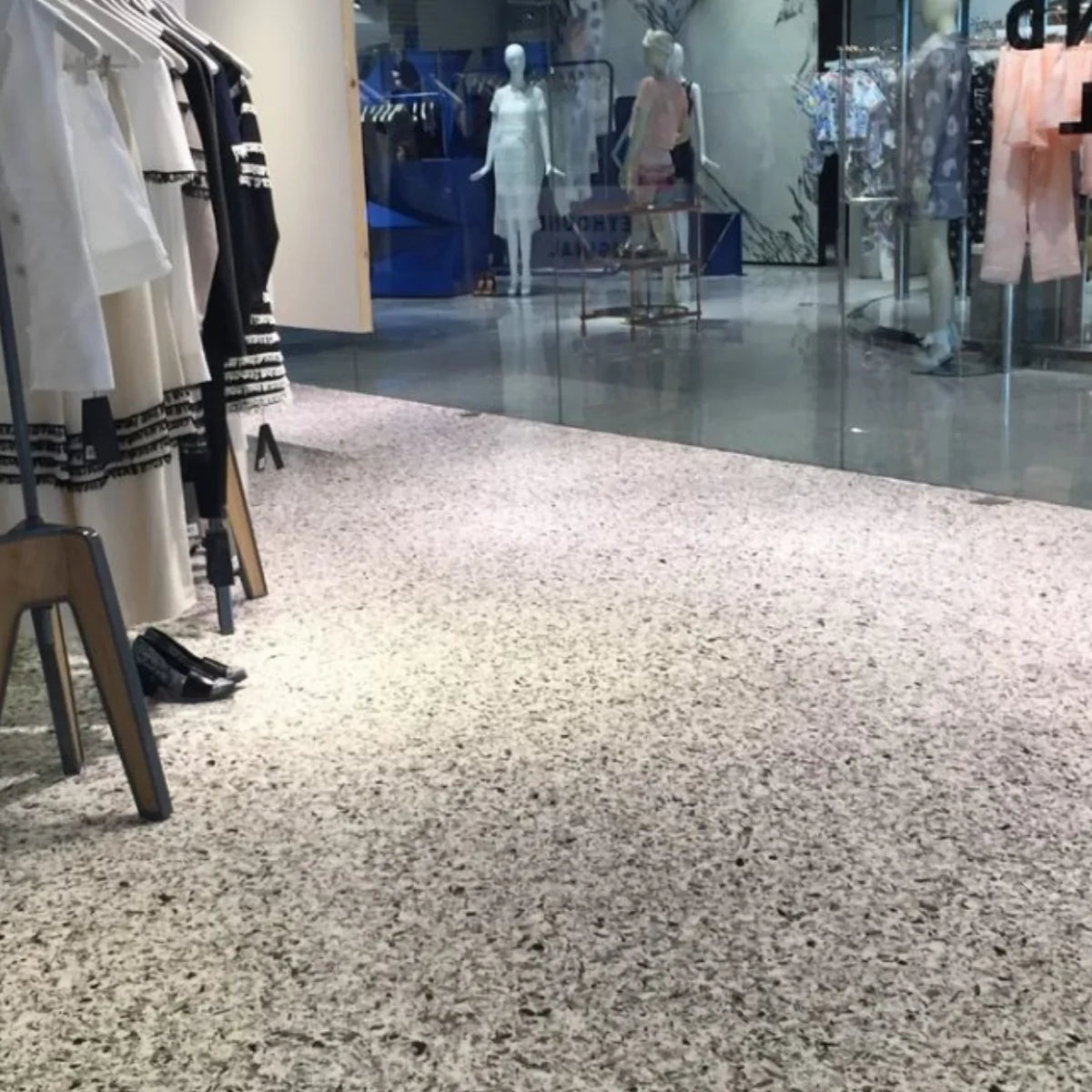 Epoxy-Flake-Floors-Retail.webp